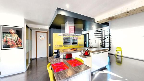 Dept 33 - Eysines Montalieu- Maison d'Architecte d'Exception - 4 pièce(s) 138 m2 avec terrasses, piscine, et son jardin arboré de 444m2