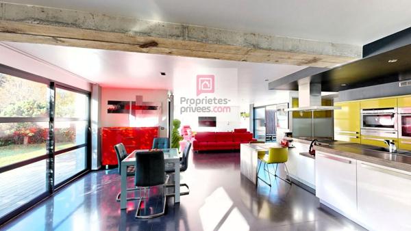 Dept 33 - Eysines Montalieu- Maison d'Architecte d'Exception - 4 pièce(s) 138 m2 avec terrasses, piscine, et son jardin arboré de 444m2