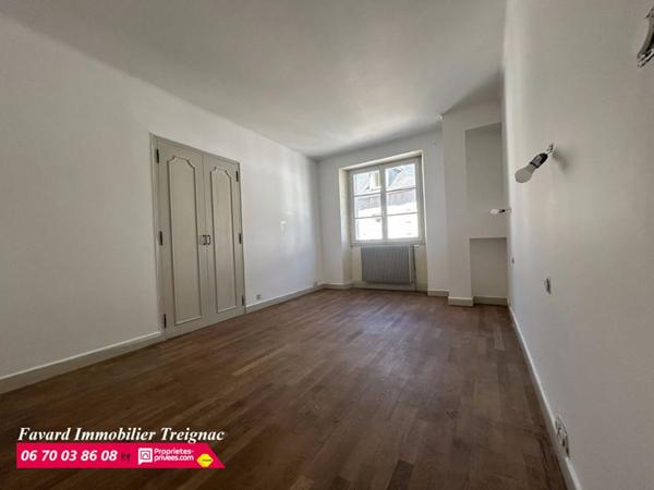 Maison de Maître  de 145 m²   119 800  HAI    Chamberet 19370
