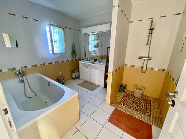 Maison familiale avec jardin arboré