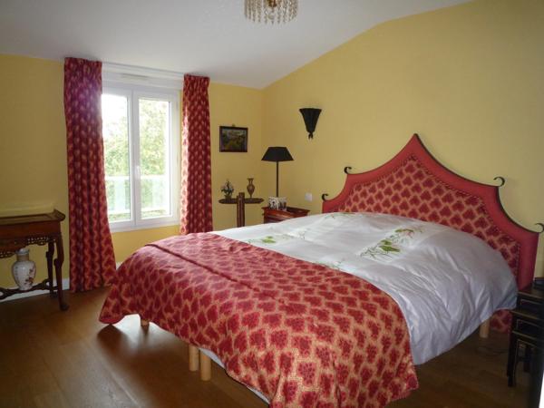 Dpt Seine et Marne (77), à vendre proche de MEAUX superbe propriété de 450 m2 sur terrain arboré de 2 herctares