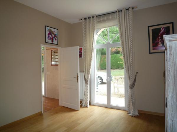 Dpt Seine et Marne (77), à vendre proche de MEAUX superbe propriété de 450 m2 sur terrain arboré de 2 herctares