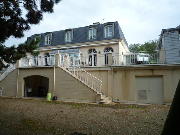 Dpt Seine et Marne (77), à vendre proche de MEAUX superbe propriété de 450 m2 sur terrain arboré de 2 herctares