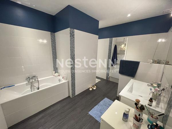 FAINS-VEEL - Maison de 105m² vaste séjour, deux chambres, jardin clos et garage.