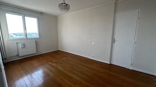 Appartement
                                                                                                                                                                                                                                                                                                                        5 pièce(s)                                                                                                                                                                                                          3 chambre(s)                                                                                                                                                                                                          93  m²