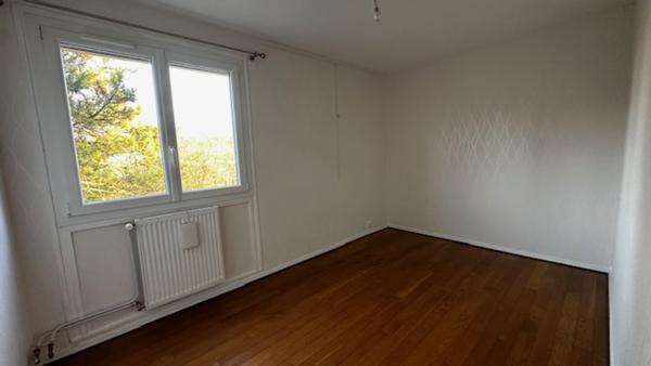 Appartement
                                                                                                                                                                                                                                                                                                                        5 pièce(s)                                                                                                                                                                                                          3 chambre(s)                                                                                                                                                                                                          93  m²