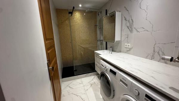 Appartement
                                                                                                                                                                                                                                                                                                                        5 pièce(s)                                                                                                                                                                                                          3 chambre(s)                                                                                                                                                                                                          93  m²