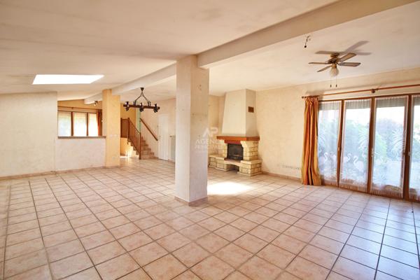 Ermont - Maison offrant volumes et beau potentiel ! €359 000 ** - Référence 25-3845