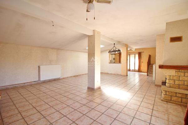 Ermont - Maison offrant volumes et beau potentiel ! €359 000 ** - Référence 25-3845