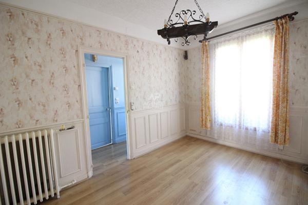 Ermont - Maison offrant volumes et beau potentiel ! €359 000 ** - Référence 25-3845