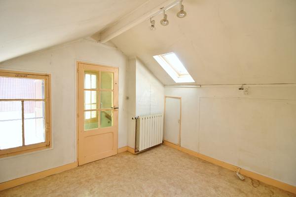 Ermont - Maison offrant volumes et beau potentiel ! €359 000 ** - Référence 25-3845