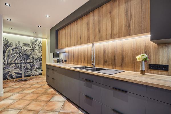 Demeure de charme rénovée ? 215 m² ? Extérieurs confidentiels ? Garage ? Centre village