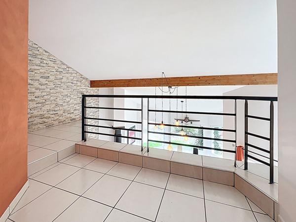 Valence le Grand Rousset superbe maison 6 pièces de 151 m2, 4 chambres et grand garage sur une parcelle de 554m² avec piscine