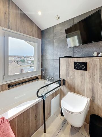 Valence le Grand Rousset superbe maison 6 pièces de 151 m2, 4 chambres et grand garage sur une parcelle de 554m² avec piscine