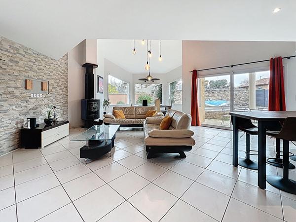 Valence le Grand Rousset superbe maison 6 pièces de 151 m2, 4 chambres et grand garage sur une parcelle de 554m² avec piscine