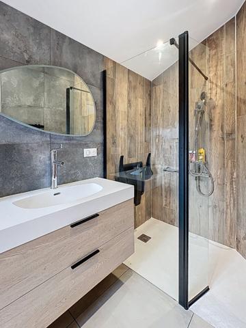 Valence le Grand Rousset superbe maison 6 pièces de 151 m2, 4 chambres et grand garage sur une parcelle de 554m² avec piscine