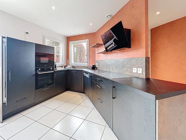 Valence le Grand Rousset superbe maison 6 pièces de 151 m2, 4 chambres et grand garage sur une parcelle de 554m² avec piscine