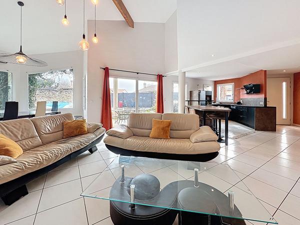 Valence le Grand Rousset superbe maison 6 pièces de 151 m2, 4 chambres et grand garage sur une parcelle de 554m² avec piscine