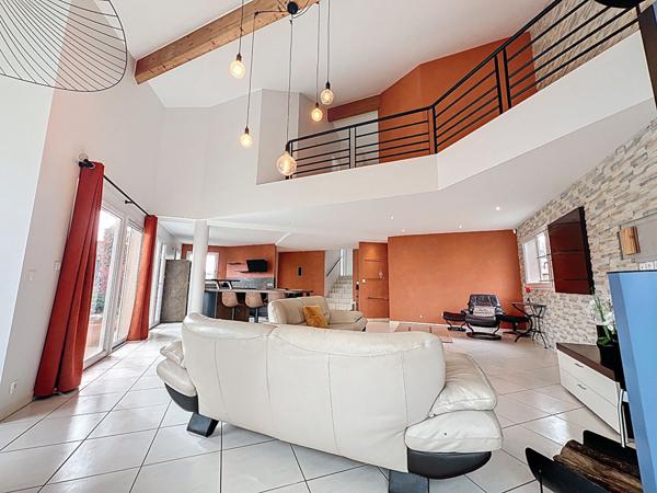 Valence le Grand Rousset superbe maison 6 pièces de 151 m2, 4 chambres et grand garage sur une parcelle de 554m² avec piscine