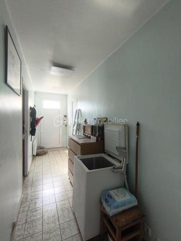 Située dans un secteur calme tout proche de charny avec ses commerces, écoles, collège, de 5 mn de  l'A6 et 15 mn de la gare SNCF.
Ce pavillon sur sous-sol se compose d'une entrée avec visiophone désservant :
Cuisine aménagée et équipée avec ouverture sur la terrasse, 
Grande pièce de vie en L lumineuse d'environ 40 m² avec insert bois, 
Salle d'eau, WC indépendant, deux chambres avec placard.
Al'étage : grande pièce palière désservant: chambre, salle d'eau- wc, bureau
.Prévoir rafraichissement de décoration mais pas de gros travaux.
TRAVAUX récent déjà réalisés : Toiture neuve, électricité, ballon d'eau chaude, fenêtres, volets, velux en pvc, 
radiateurs électrique, insert,portail électrique.
Un sous-sol d'environ 80 m² avec cave, buanderie, atelier vient complèter ce bien.
Terrain clos d'environ 3320 m² 
Assainissement raccordé au tout à l'égout .
Contactez moi Je vous attend pour une visite !