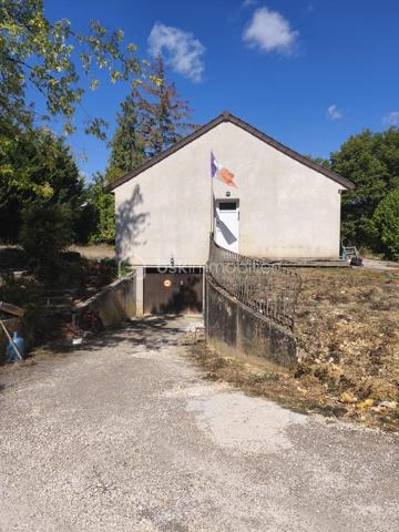 Située dans un secteur calme tout proche de charny avec ses commerces, écoles, collège, de 5 mn de  l'A6 et 15 mn de la gare SNCF.
Ce pavillon sur sous-sol se compose d'une entrée avec visiophone désservant :
Cuisine aménagée et équipée avec ouverture sur la terrasse, 
Grande pièce de vie en L lumineuse d'environ 40 m² avec insert bois, 
Salle d'eau, WC indépendant, deux chambres avec placard.
Al'étage : grande pièce palière désservant: chambre, salle d'eau- wc, bureau
.Prévoir rafraichissement de décoration mais pas de gros travaux.
TRAVAUX récent déjà réalisés : Toiture neuve, électricité, ballon d'eau chaude, fenêtres, volets, velux en pvc, 
radiateurs électrique, insert,portail électrique.
Un sous-sol d'environ 80 m² avec cave, buanderie, atelier vient complèter ce bien.
Terrain clos d'environ 3320 m² 
Assainissement raccordé au tout à l'égout .
Contactez moi Je vous attend pour une visite !