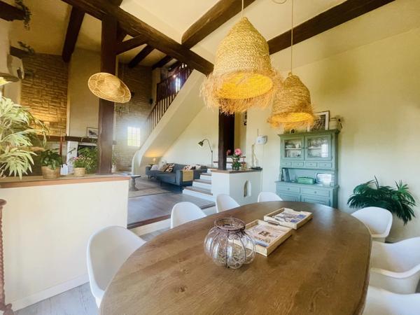 Villa lumineuse avec vue sur le Massif des Maures - terrasses, piscine & emplacement privilégié