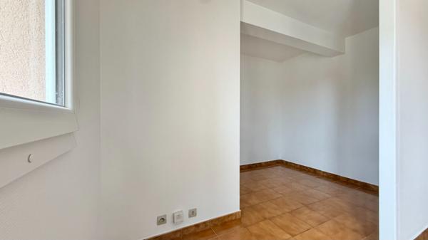Appartement Corbeil Essonnes 1 pièce(s) 32 m2