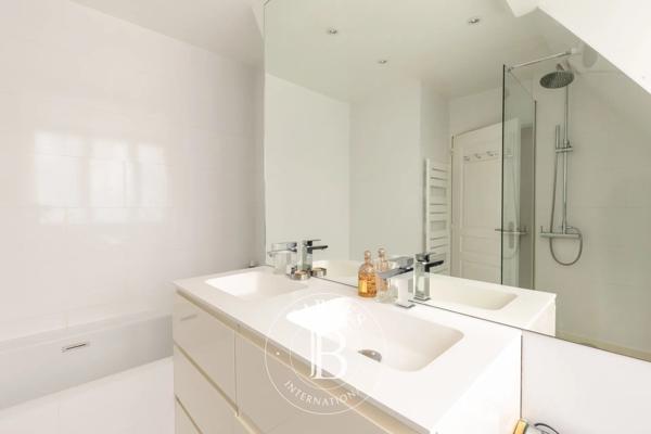 Paris 8ème, Appartement 3 Chambres -  134 m² à vendre