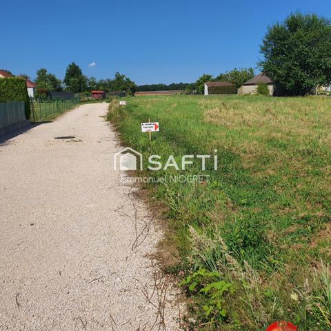 Superbe terrain plat constructible de 700 m²
