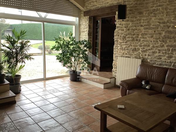 Belle maison en pierre à vendre à Saint-Baudille-de-la-Tour