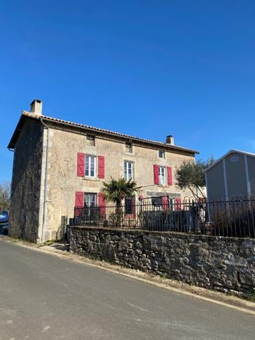 🏡 À vendre SOUDAN (79): Maison familiale pleine de charme de 143 m² avec potentiel d'aménagement.