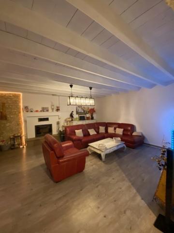 🏡 À vendre SOUDAN (79): Maison familiale pleine de charme de 143 m² avec potentiel d'aménagement.