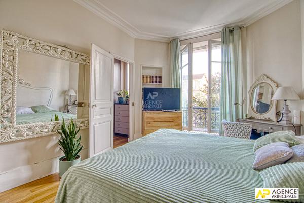 Versailles Proximité plateau Saint-Antoine - Maison 9 pièces 238 m² au sol sur parcelle de 450 m² environ avec terrasse, jardin et garage €1 745 000 ** - Référence 27888