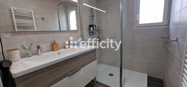 Maison
         5 pièces
        - 93 m² 265 000 € *