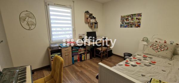 Maison
         5 pièces
        - 93 m² 265 000 € *