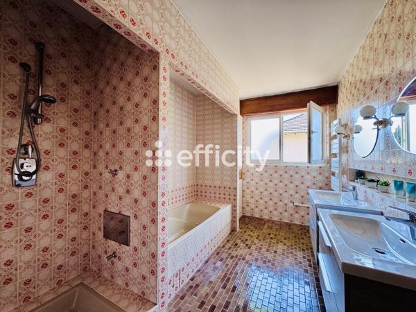 Maison
         5 pièces
        - 159 m² Exclusivité 339 000 € *
