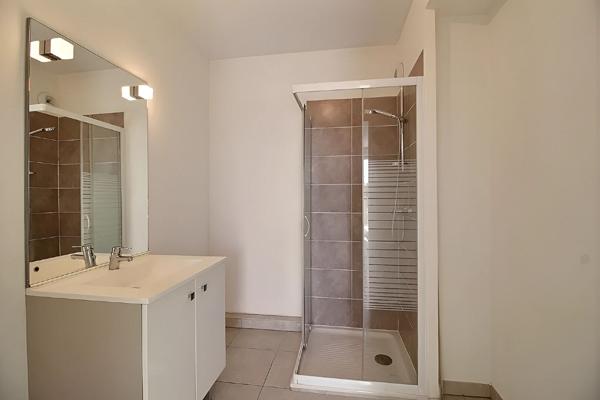 T2 avec terrasse et garage dans résidence récente