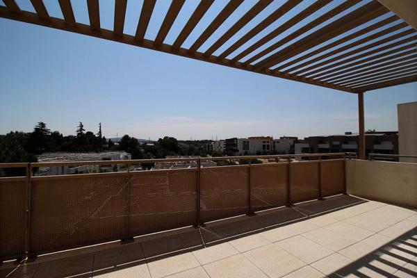 T2 avec terrasse et garage dans résidence récente