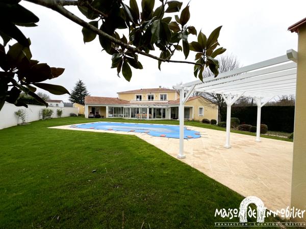 Vente Maison d’Exception avec piscine aux portes de COGNAC - 10 pièces - 321m²