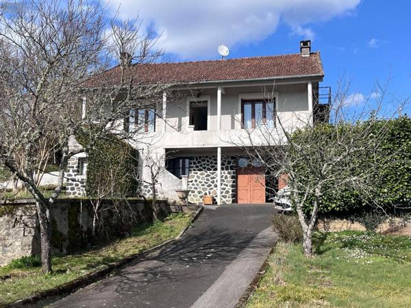 Maison individuelle à vendre à Ydes dans le Cantal (15210), ref : 78T-15029