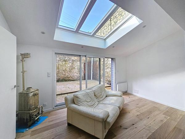 Jolie maison de charme rénovée avec deux chambres et un bureau