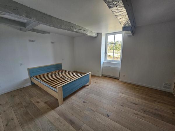 Jolie maison de charme rénovée avec deux chambres et un bureau