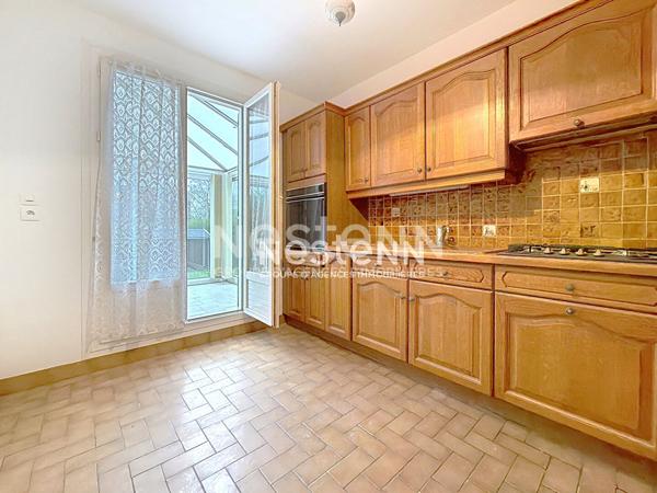 Maison Montigny Le Bretonneux 5 pièce(s) 107M², 3 chambres + sous-sol total, garage.