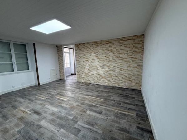 CHASSENEUIL- MAISON DE VILLE RENOVEE 75 M2