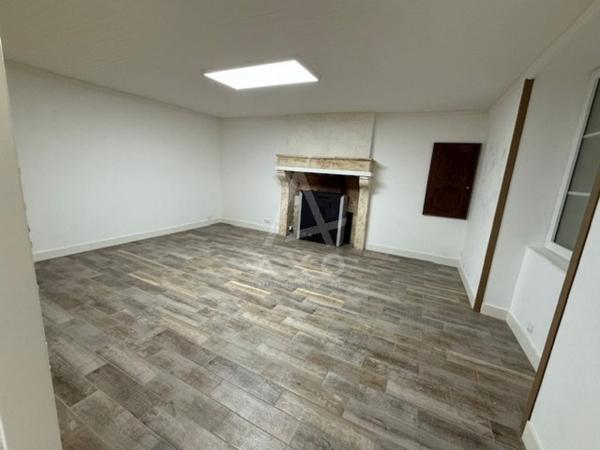 CHASSENEUIL- MAISON DE VILLE RENOVEE 75 M2