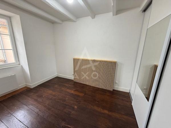 CHASSENEUIL- MAISON DE VILLE RENOVEE 75 M2