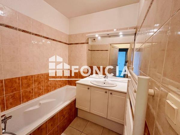 Location Appartement 2 pièces 44.47 m² - 431 AVENUE DE ROTTWEIL Hyeres 83400