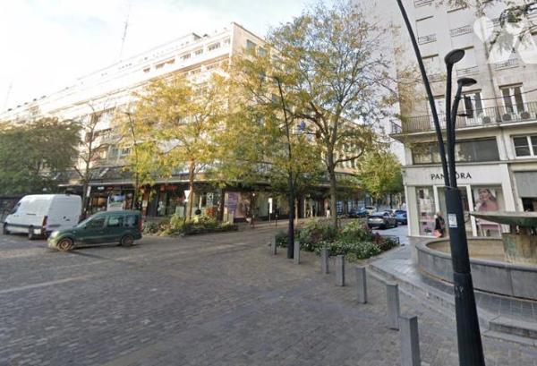 VALENCIENNES hyper-centre 112 M².
3 belles chambres, séjour de 35 M², parking.
