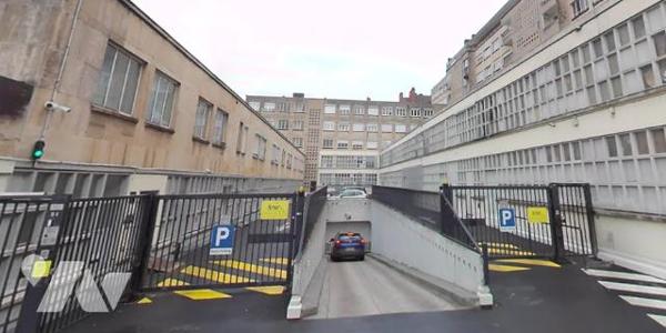 VALENCIENNES hyper-centre 112 M².
3 belles chambres, séjour de 35 M², parking.