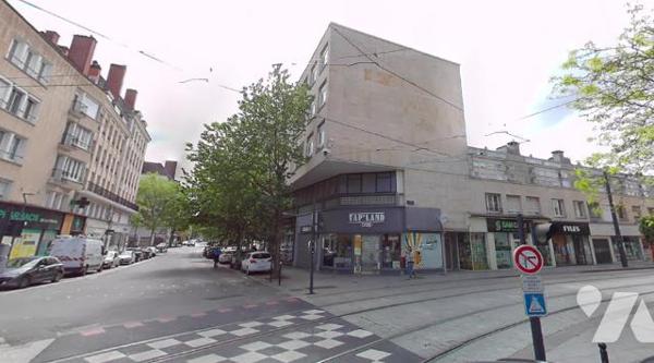 VALENCIENNES hyper-centre 112 M².
3 belles chambres, séjour de 35 M², parking.